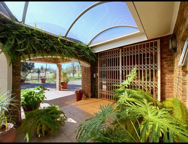 5 BEDROOM HOUSE FOR SALE IN KAALPLAATS WEST